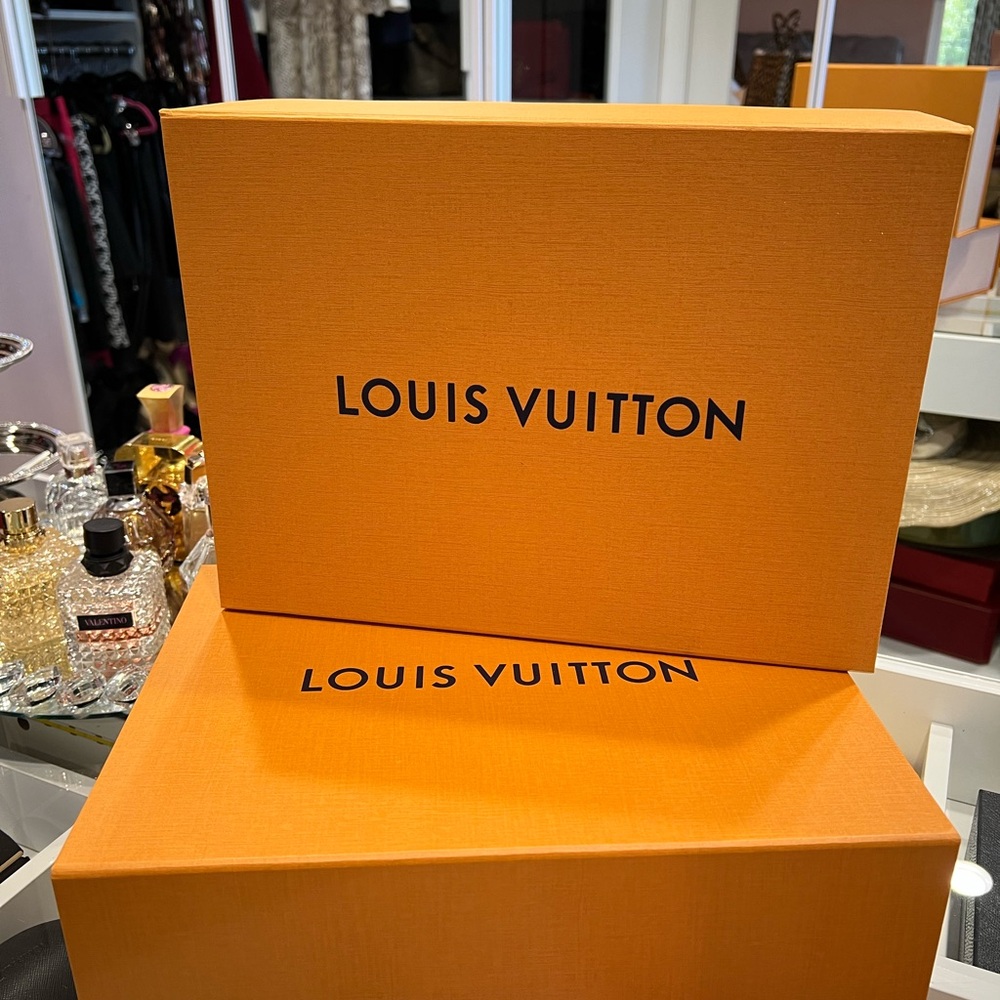 Louis Vuitton Orange Gift Box  Measures: 14 x 10x 5
Comes with Ribbon